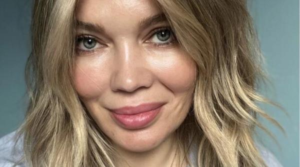 gina pistol fotografie emotionanta cu smiley