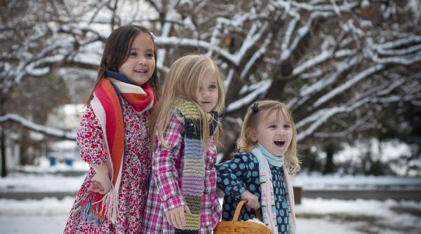 pandemia covid nu ne poate fura si magia craciunului sute de copii din arad i au scris mosului isi doresc lucruri simple
