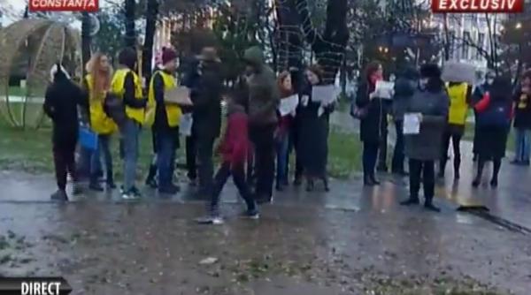 protest la targul de craciun din constanta nevaccinatii sunt nemultumiti ca nu au acces