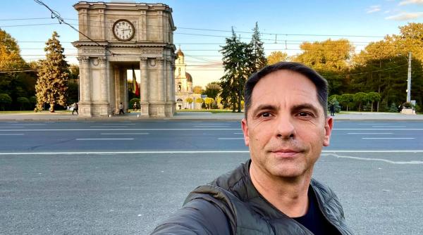 dan negru dupa scandalul cu sosoaca si rai uno nu va mai uitati admirativ la orice e din afara adeseori cei mari sunt mari doar pentru ca stam noi in genunchi