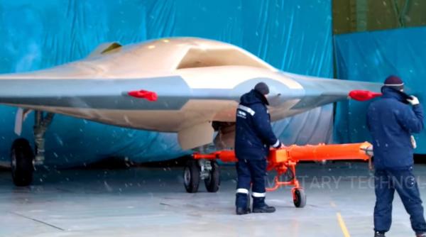 rusia a prezentat publicului vanatorul ultimul model de drona militara invizibila video