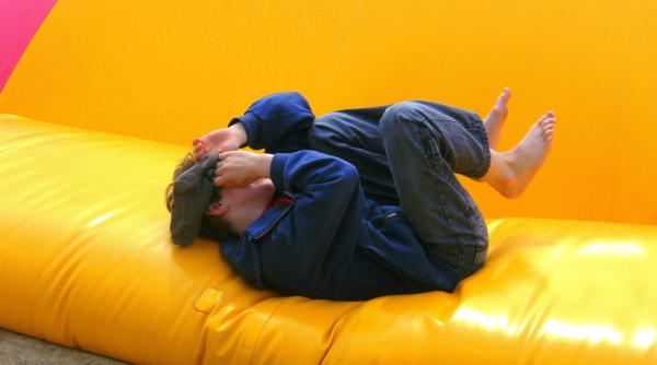 cinci copii din australia au murit dupa ce un castel gonflabil a fost luat de vant