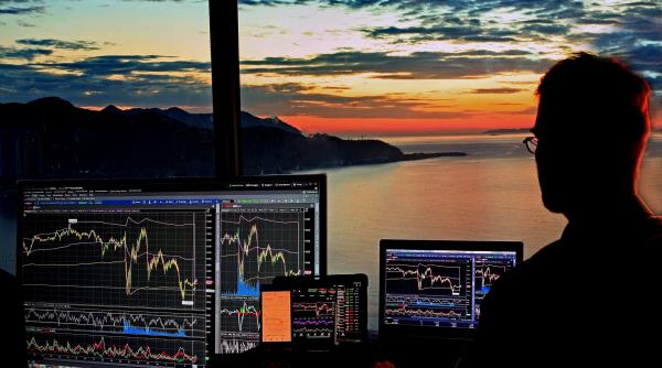 un barbat cauta de 8 ani la groapa de gunoi un portofel cu bitcoini in valoare de 360 de milioane de dolari video