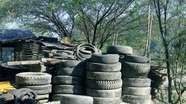 cand sunt cauciucurile uzate prea uzate titi aur faci economie la bani dar risti mult de la limita asta scaderea aderentei e pe o curba abrupta