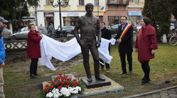 adrian sarbu si statuia din sighetu marmatiei vi se pare ca seamana