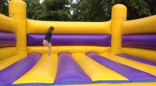 al saselea copil a murit in urma accidentului din australia in care un castel gonflabil a fost luat de vant