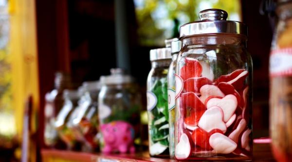 sefii dsvsa bucuresti s ar fi batut in toaleta institutiei pentru ca unul a intrat in camera cu dulciuri a celuilalt