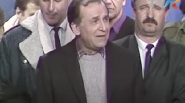 dupa 32 de ani complot esuat nu stiu pe cine mizau iliescu imaginea schimbarii betea nici macar nu avea ce sa conspire