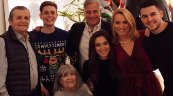 cine sunt socrii si parintii andreei esca imagini de colectie si detalii nestiute familia noastra internationala