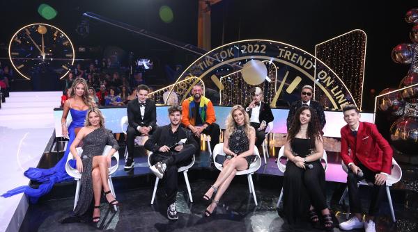 dan negru faceti revelionul cu prietenii cu oamenii adevarati nu cu ecrane