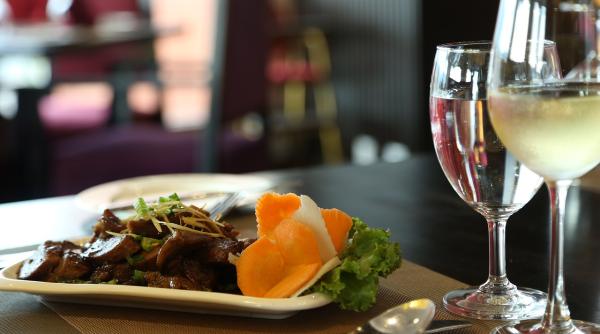 cum asociem mancarea cu vinul potrivit ce alegem pentru carnea rosie peste pui sau desert