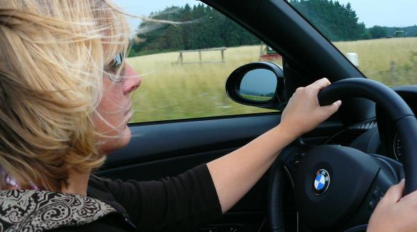 senatorul cosmin poteras usr a gasit o solutie pentru descurajarea soferilor agresivi care dau flash uri si claxoneaza