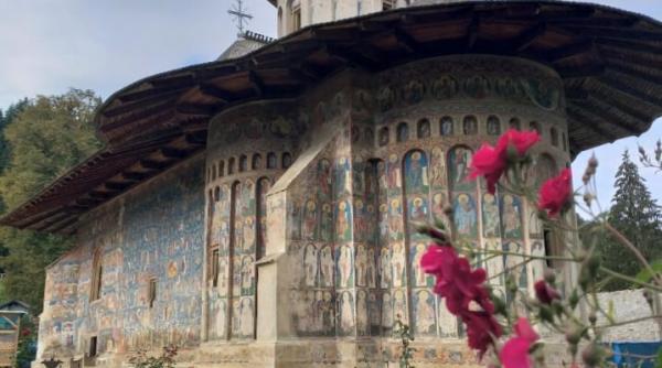 voronetul e real e pictat in exterior si sta afara tot timpul obiectivele romaniei despre care strainii nu stiu nimic