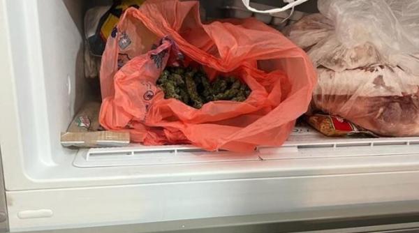 diicot i a saltat in noaptea de revelion au fost prinsi in flagrant ce au gasit la ei acasa galerie foto