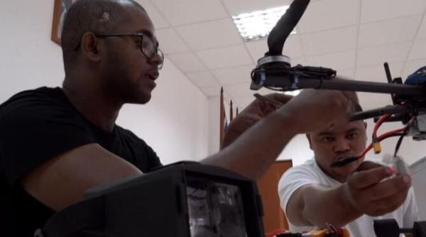 dronele care livreaza suplimente medicale pe insulele izolate video