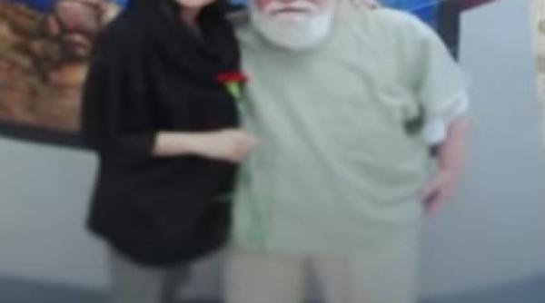 o femeie a devenit prietena criminalului in serie care i a decapitat mama il vizita in inchisoare ce a descoperit video