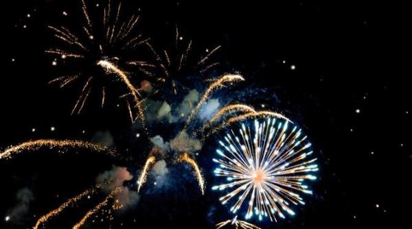 petrecere cu artificii la mormantul lui emi pian de revelion video