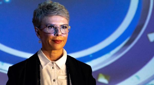 adesea m am simtit tradata teo trandafir despre prieteniile din pro tv am mancat impreuna salam pe ziar