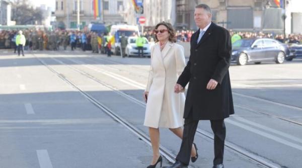designerul andreea tincu despre tinutele purtate de carmen iohannis nu le plateste le poarta si apoi le inapoiaza