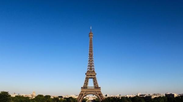 franta anunta un record de 300 000 de noi cazuri