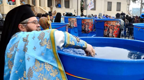 traditii de boboteaza ziua sfintirii tuturor apelor