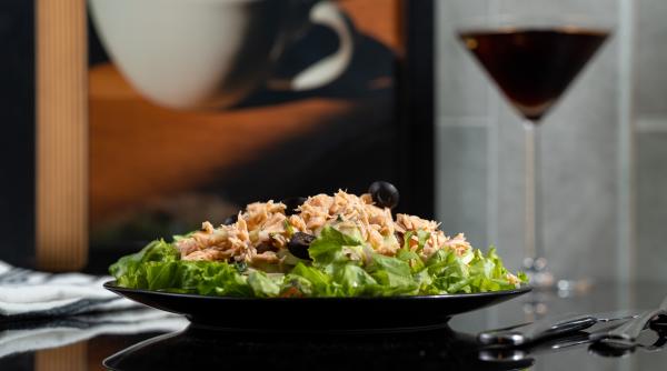 salata de ton cu porumb si ceapa reteta simpla gata in 10 minute