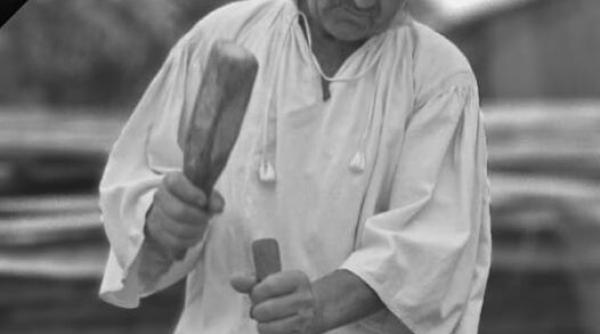 toader barsan sculptorul portilor cerului maramuresului a trecut la cele vesnice muzeul smithsonian din washington are o poarta realizata de barsan