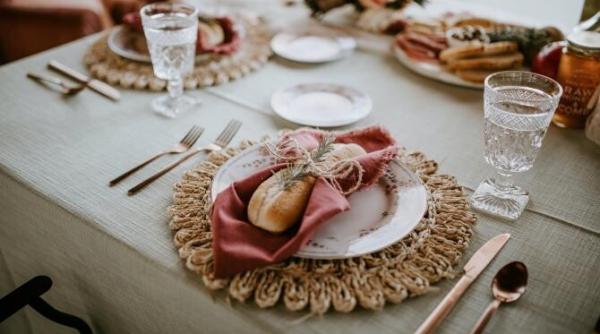 boboteaza 6 ianuarie ce se mananca astazi si de ce trebuie sa pui fan si sare sub fata de masa