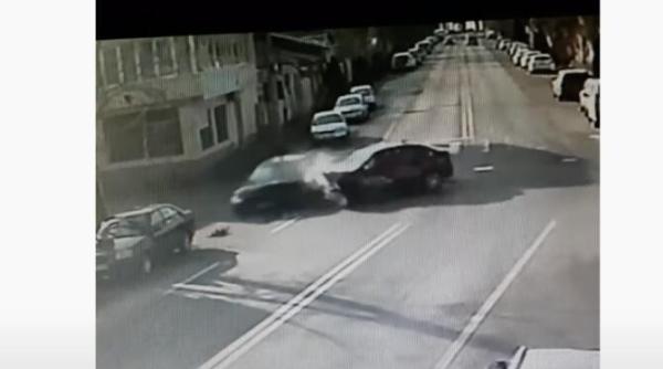 o tanara de 19 a provocat un accident cu masina de scoala examinatorul ranit grav titi aur vinovatul este unul singur