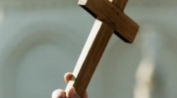 preotul unei biserici din vaslui prins cu amanta ce decizie a luat episcopiei husilor