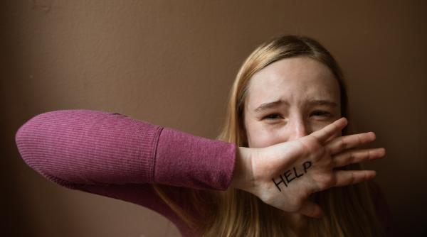 derapaj grav in centrele de plasament din brasov doua fete abuzate de un angajat una dintre ele este insarcinata la 13 ani