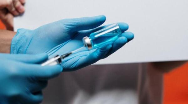 un barbat s a vaccinat de cel putin 8 ori impotriva covid 19 dupa ce am luat dozele durerile mele de genunchi au disparut