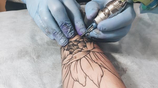 uniunea europeana a interzis culorile in tatuaje sunt si cateva exceptii