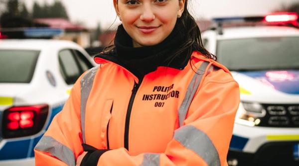 agentul 007 din romania este o politista de 24 de ani mai cand se urca in autospeciala se transforma