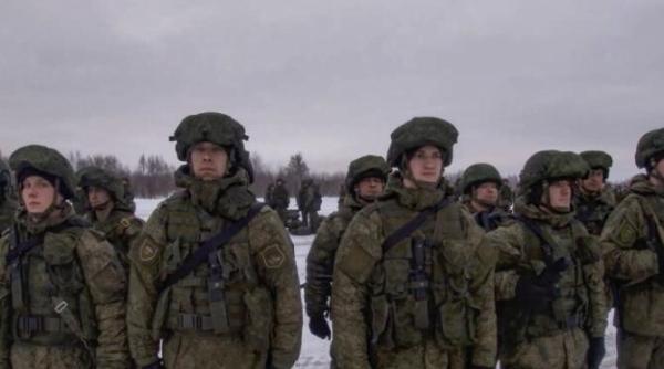 kazahstan protestatarii au daramat statuia fostului presedinte nazerbayev