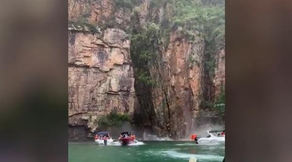 brazilia un fragment urias de stanca s a prabusit peste cateva salupe cu turisti video