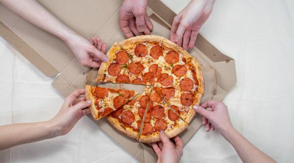 de ce sa nu comanzi pizza gata feliata acasa este o mare greseala
