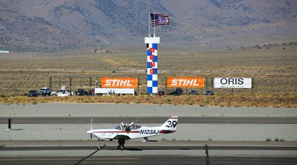 imagini dramatice pilotul unui avion prabusit pe calea ferata salvat in ultima clipa video