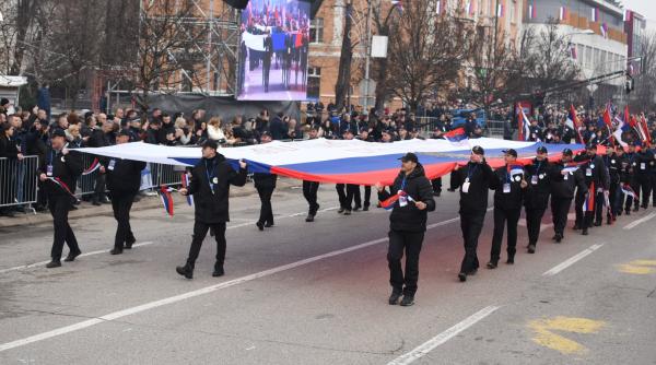 tensiuni in bosnia etnicii sarbi organizeaza sarbatori nationaliste in ciuda interdictiilor si sanctiunilor foto