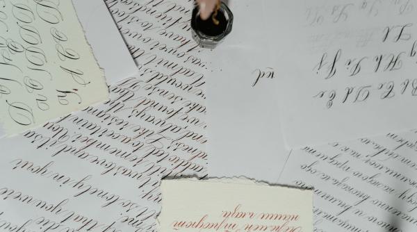 trei litere din limba romana pe care abia le folosim au aparut in dex in 1982