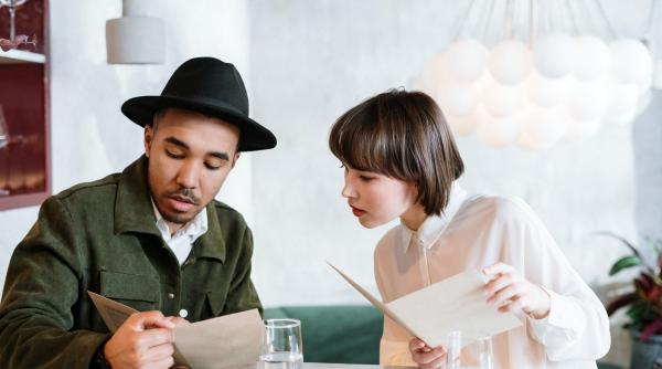 de ce nu ti lasa ospatarul meniul pe masa dupa ce iti ia comanda tu stiai