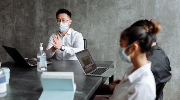 o femeie din china obligata sa locuiasca cu barbatul cu care iesise la intalnire din cauza lockdown ului