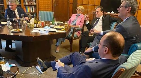 doua diferente intre petrecerile lui orban si boris johnson in lock down