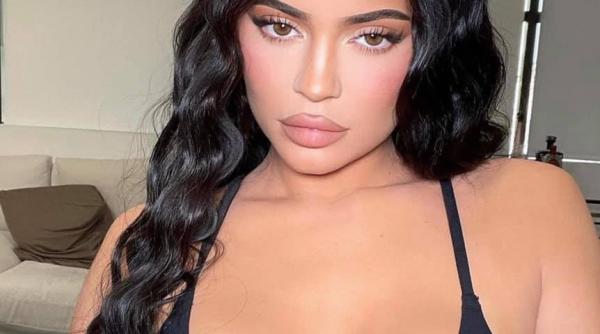 kylie jenner prima femeie care depaseste 300 de milioane de urmaritori pe instagram
