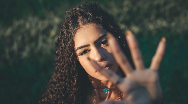 povestea singurului oras din lume locuit doar de femei care este cauza fenomenului si in ce conditii pot intra barbatii video