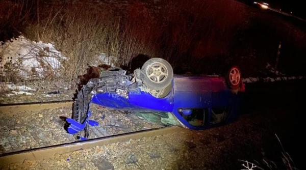 o masina condusa de un minor de 16 ani s a rasturnat pe o cale ferata din cluj