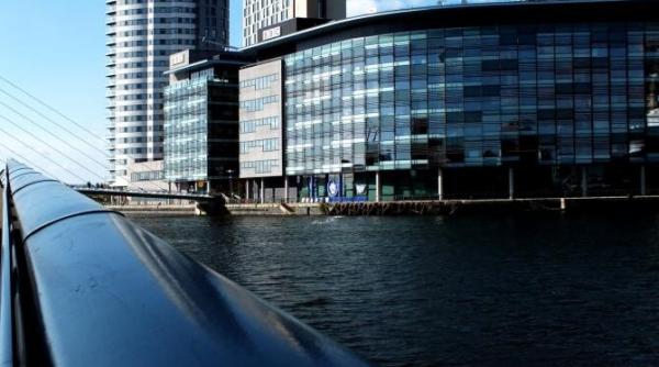 guvernul marii britanii va taia din fondurile oferite bbc