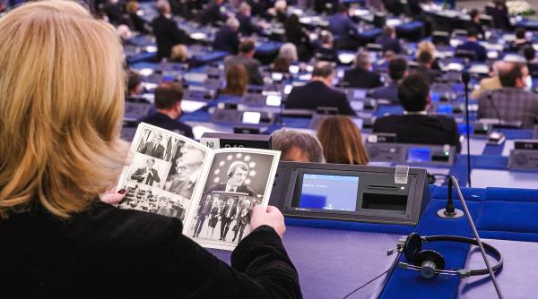 bruxelles a luat in vizor regimurile politice autoritare din ungaria si polonia ce pregateste