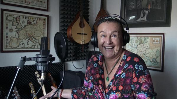 o cantareata ceha care s a infectat intentionat cu varianta delta ca sa evite vaccinarea a murit