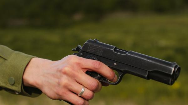 scandal cu pistolul in strada intre doi soferi implicati intr un accident la oradea